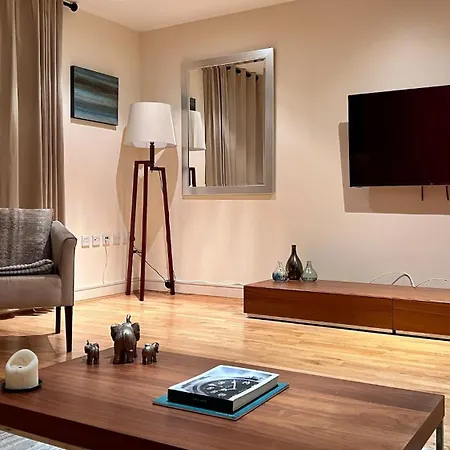 Comfortable & Well-Located 2 Bed Apartment In Chelsea
